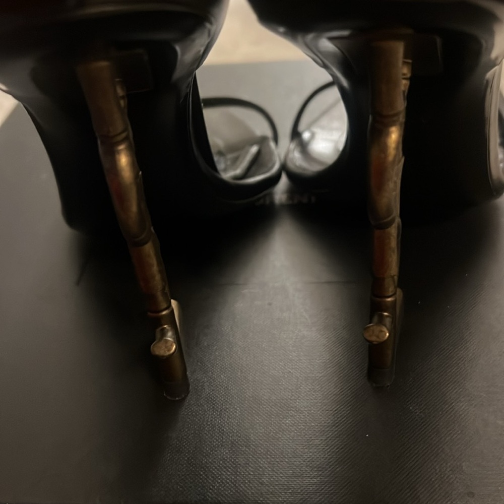 ❌SOLD❌ Authentic YSL Heels - Picture 6 of 7